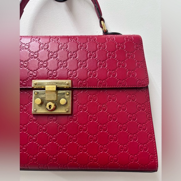 Gucci Guccissima Signature Medium Padlock Top Handle Leather Bag in Hibiscus Red - Picture 3 of 13